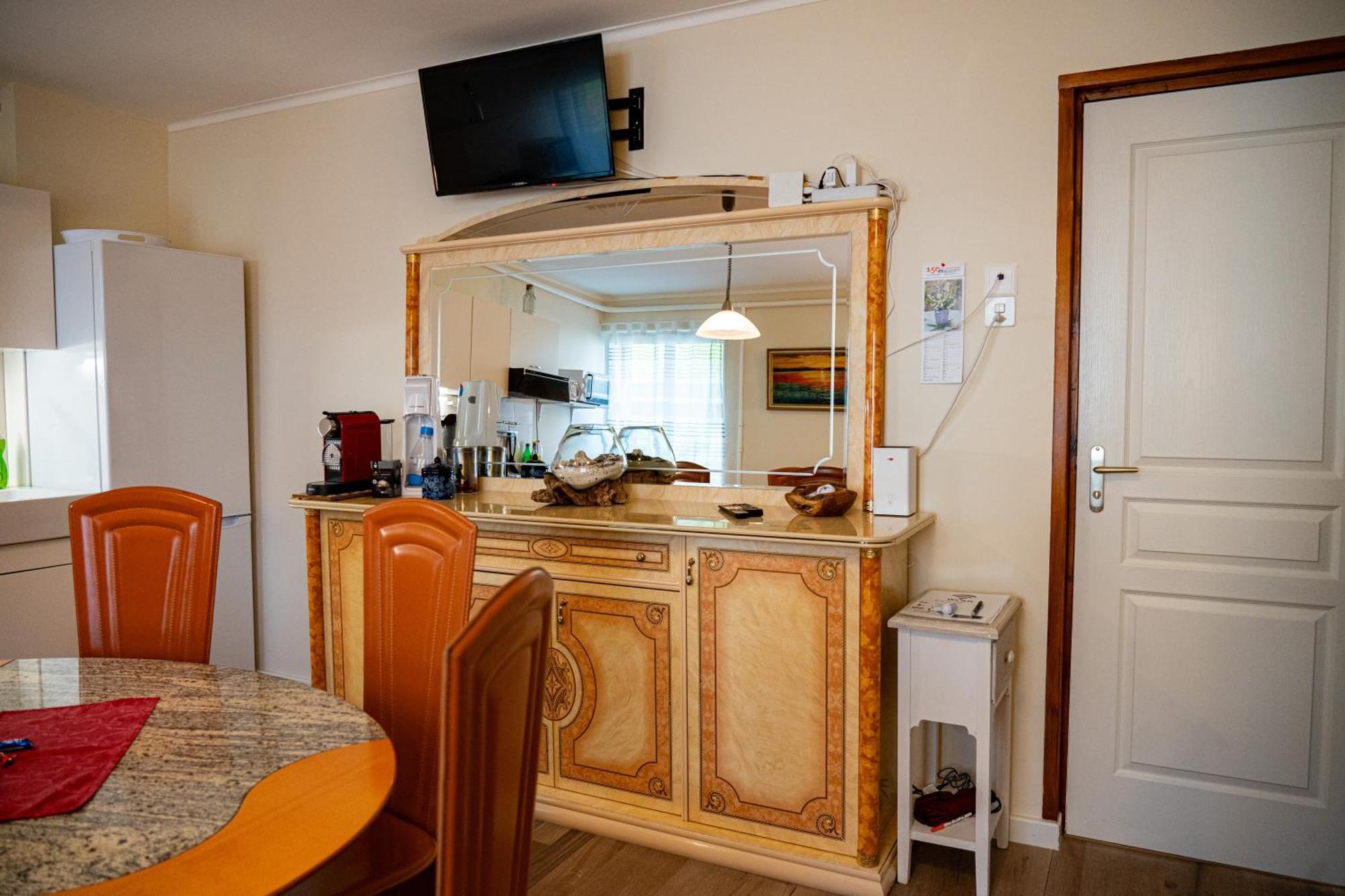 Gemütliches Haus Mit Terasse Und Feuerstelle Сasa de vacaciones Lengnau