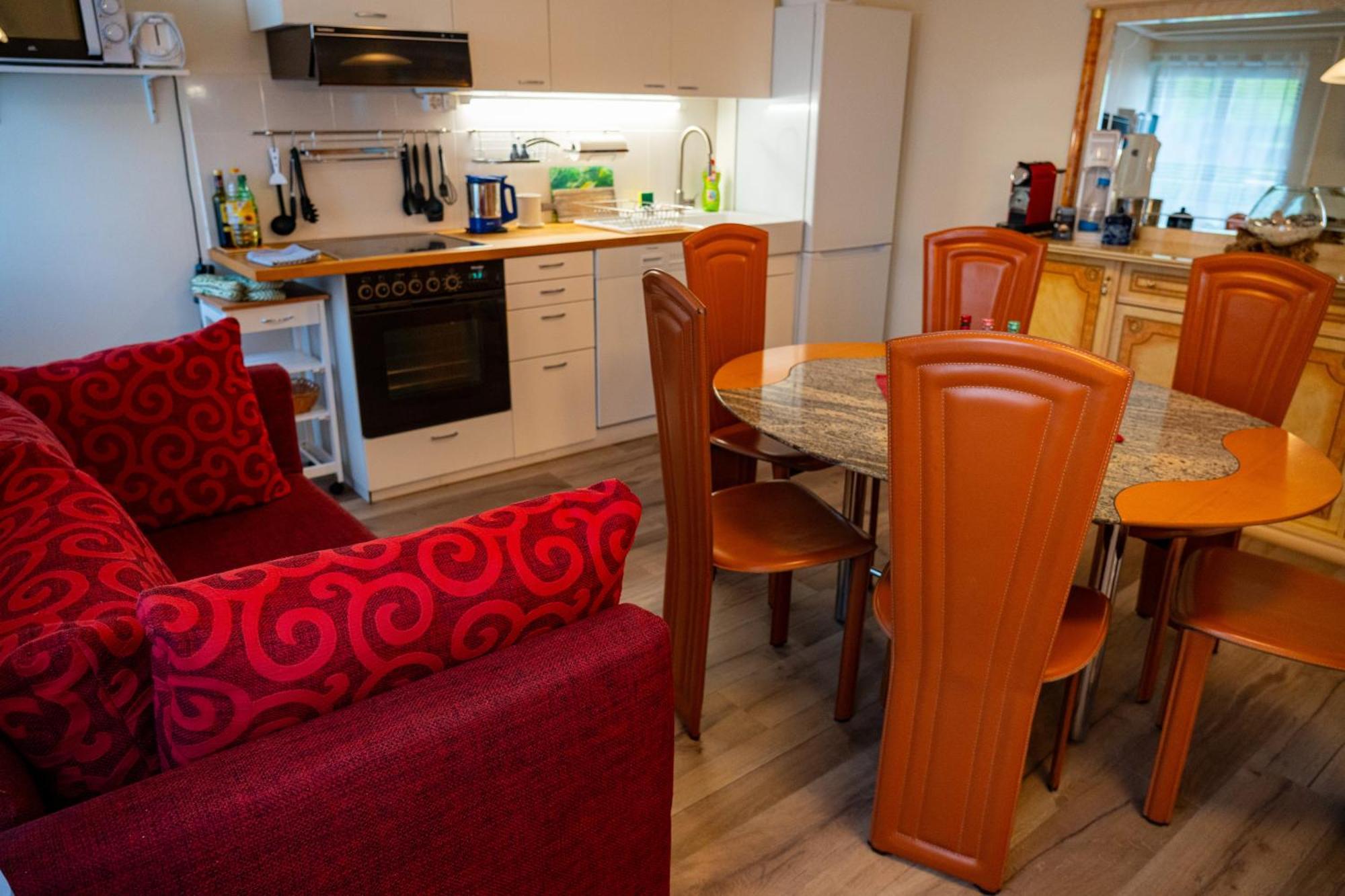 Gemütliches Haus Mit Terasse Und Feuerstelle Сasa de vacaciones Lengnau